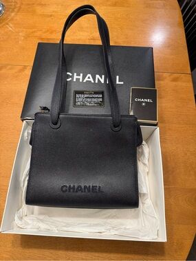 CHANEL Caviar Leather Shoulder Bag